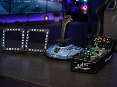 Zusatzteile von Thrustmaster auf Tisch