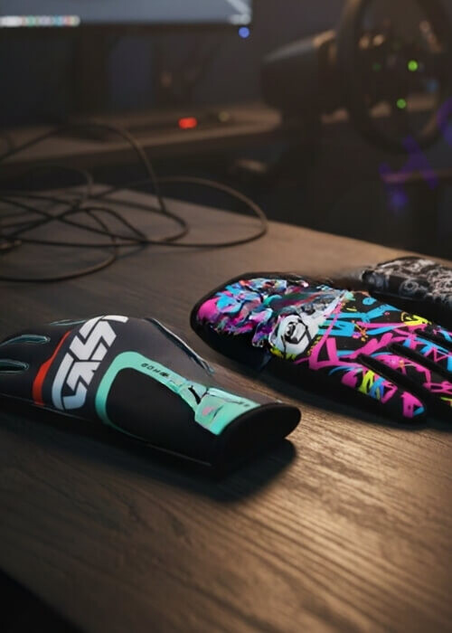 GSI SimRacing Handschuhe nebeneinander auf Tisch