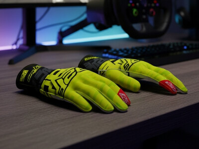 grüne SimRacing Handschuhe bei Gaming Setup