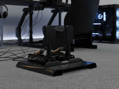 Moza Produkt steht auf Boden vor Sim Racing Set Up