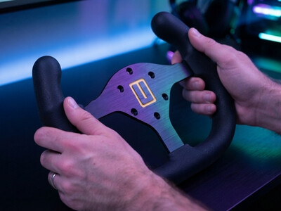 Turn Racing Lenkrad in Hand von Person
